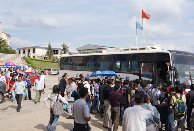 送家长返回各车站