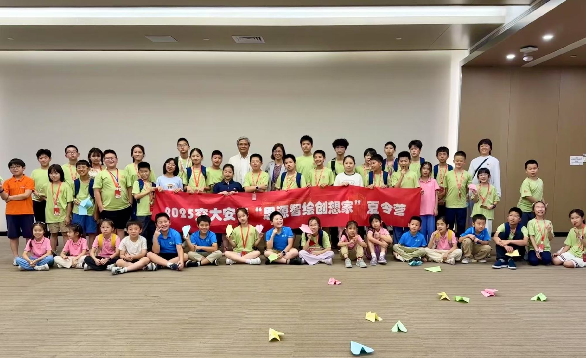 永利官网综合服务党支部与行政服务党支部“交小苗”图书义卖温暖启幕 书香流转助力学院发展